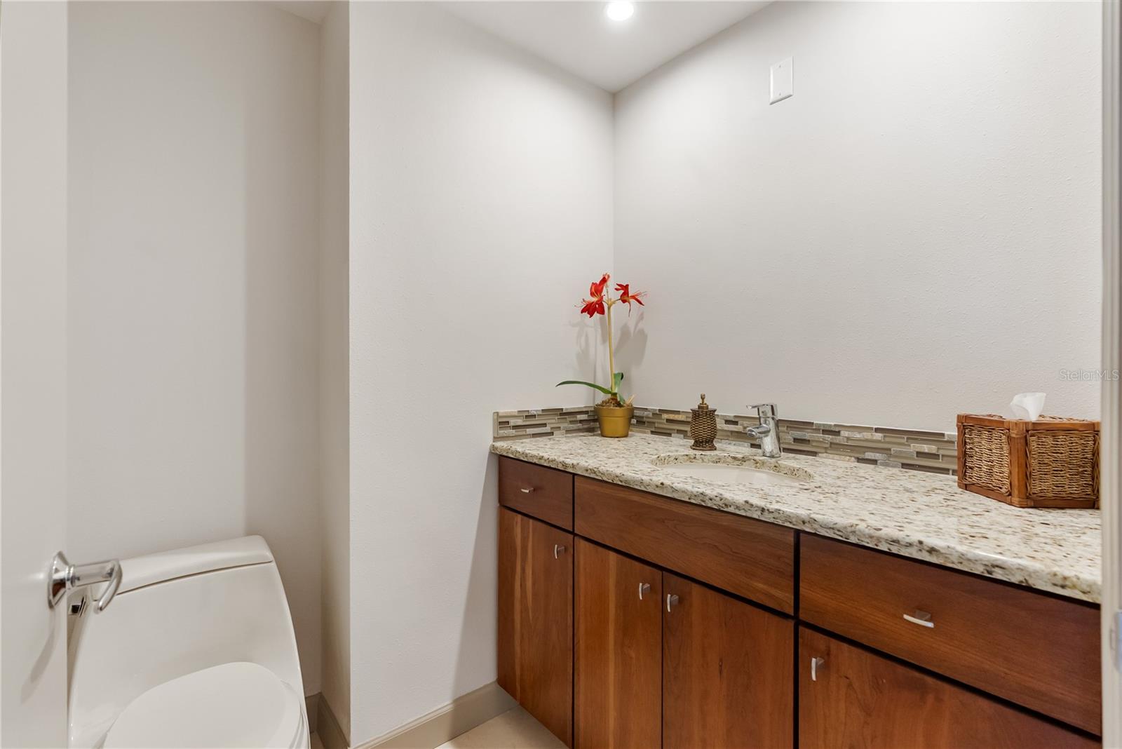 L ELEGANCE ON LIDO BEACH - Residential