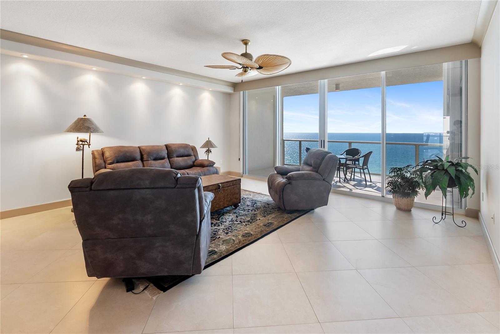 L ELEGANCE ON LIDO BEACH - Residential