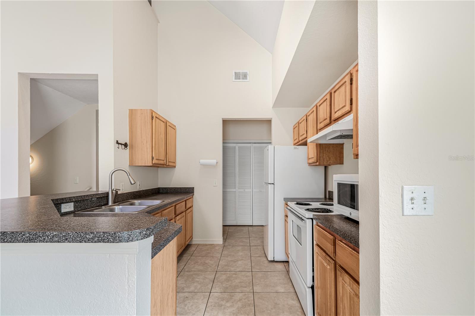 FOUNTAINS/METRO WEST - Residential