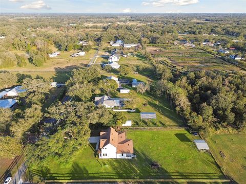 A home in PLANT CITY