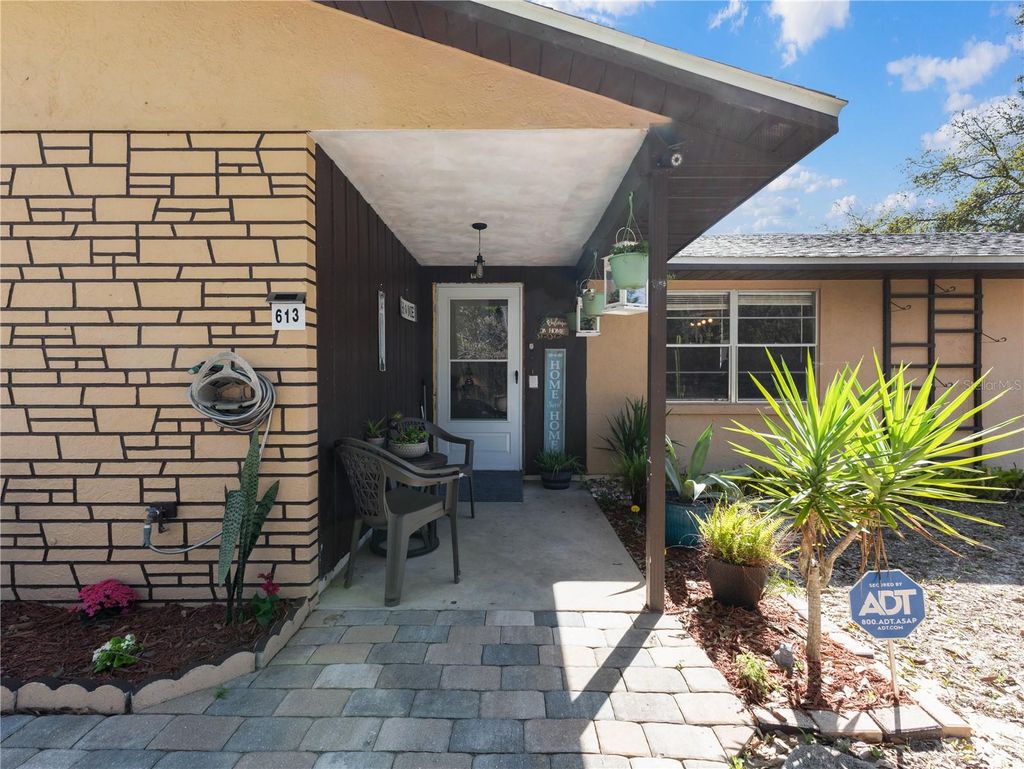 Photo of 613 S Willow Avenue, Avon Park, FL 33825 (MLS # TB8486863)