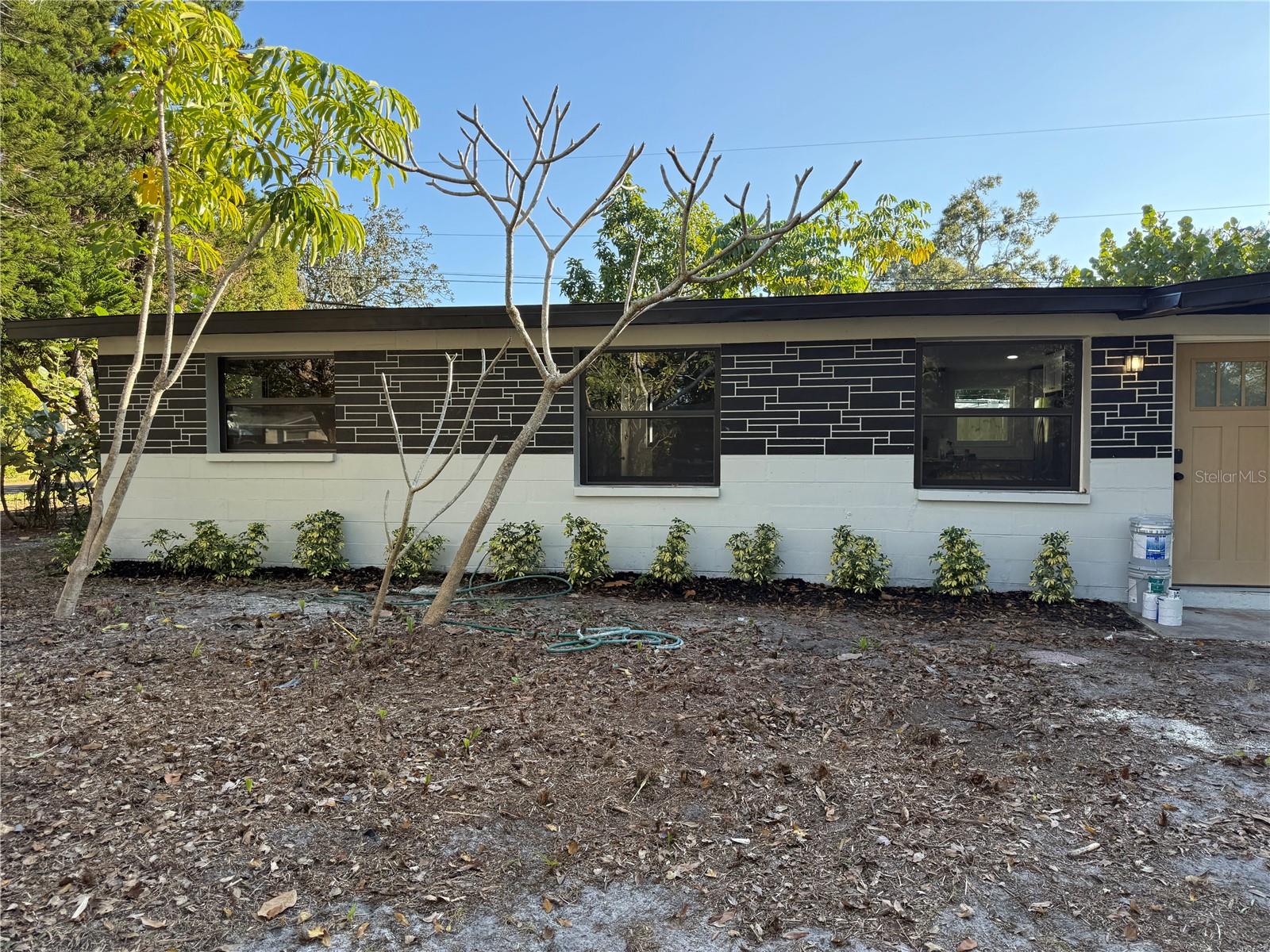 3000 KAREN AVENUE