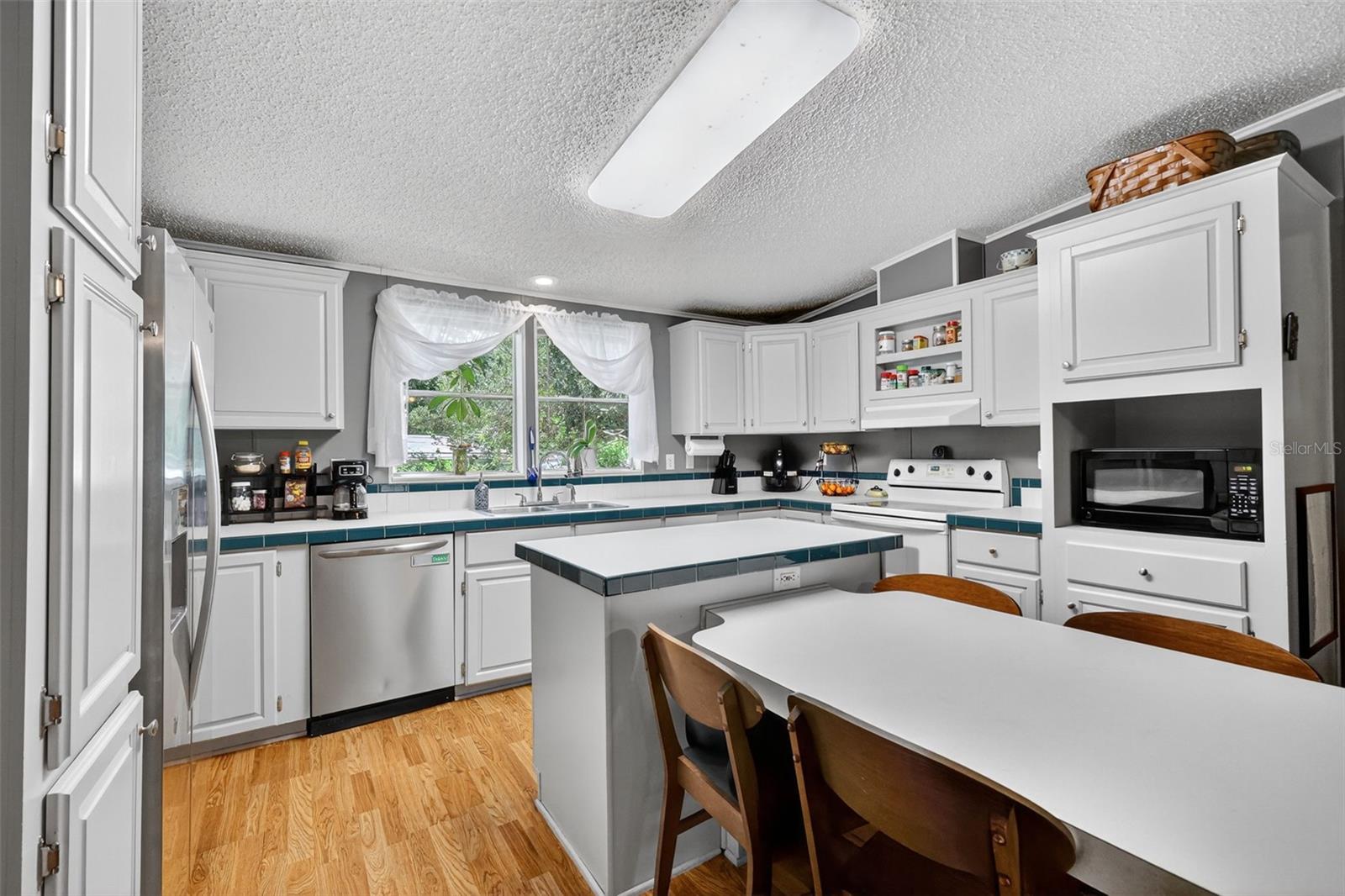 PLUM LAKE ESTATES SUB - Residential