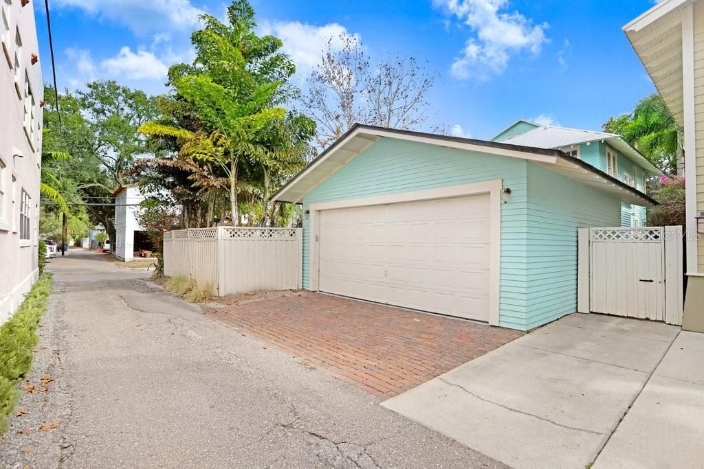 Photo of 1801 W Hills Avenue, Tampa, FL 33606 (MLS # TB8461689)