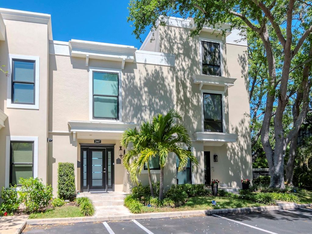 Photo of 2807 W Hawthorne Road #11, Tampa, FL 33611 (MLS # TB8383862)