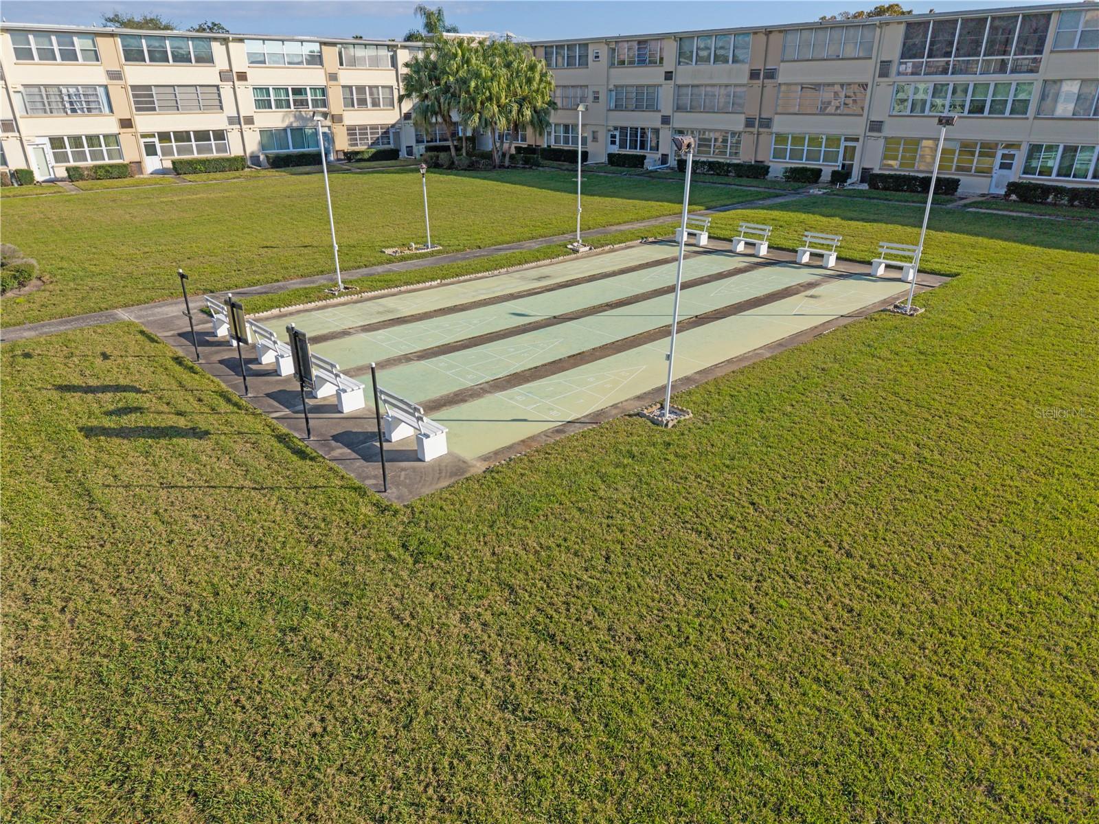 GATEWAY SQUARE APTS - Residential