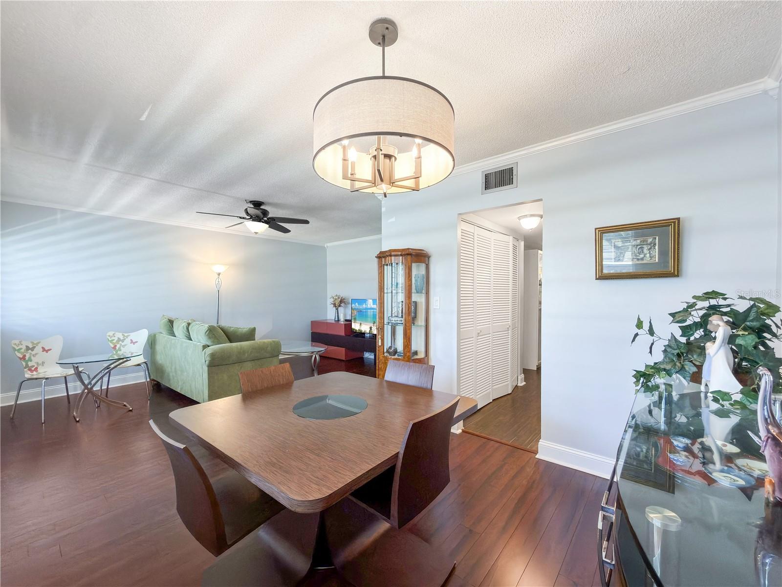 GATEWAY SQUARE APTS - Residential