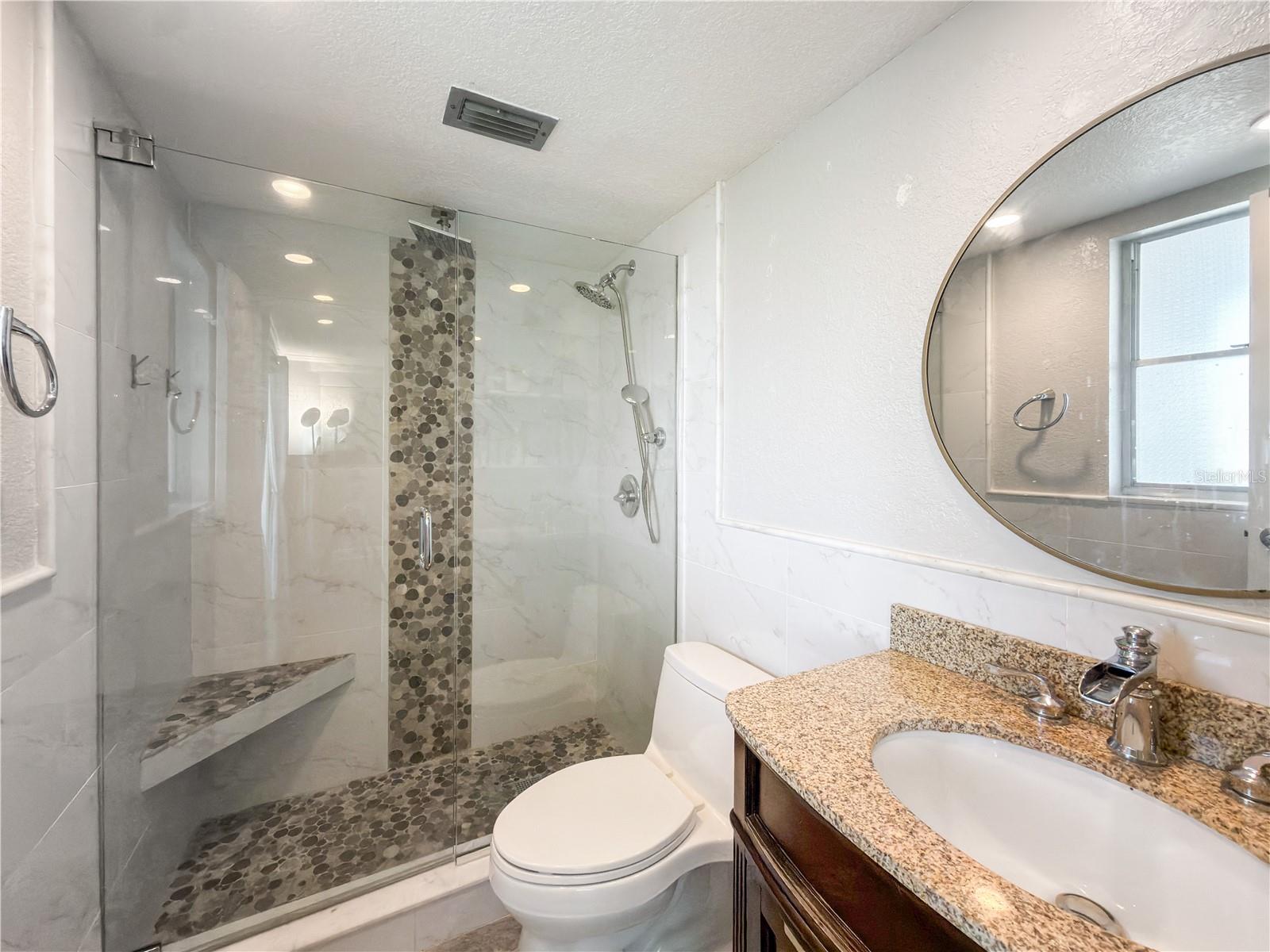 GATEWAY SQUARE APTS - Residential