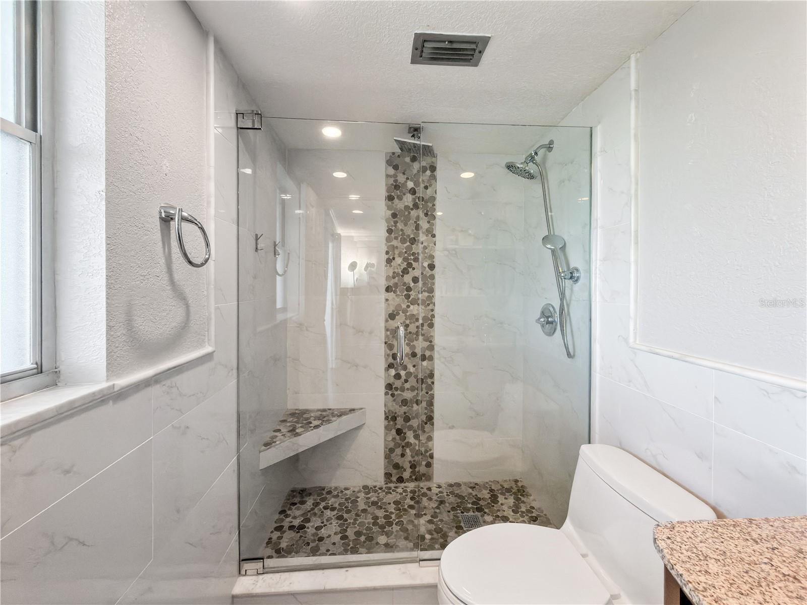 GATEWAY SQUARE APTS - Residential