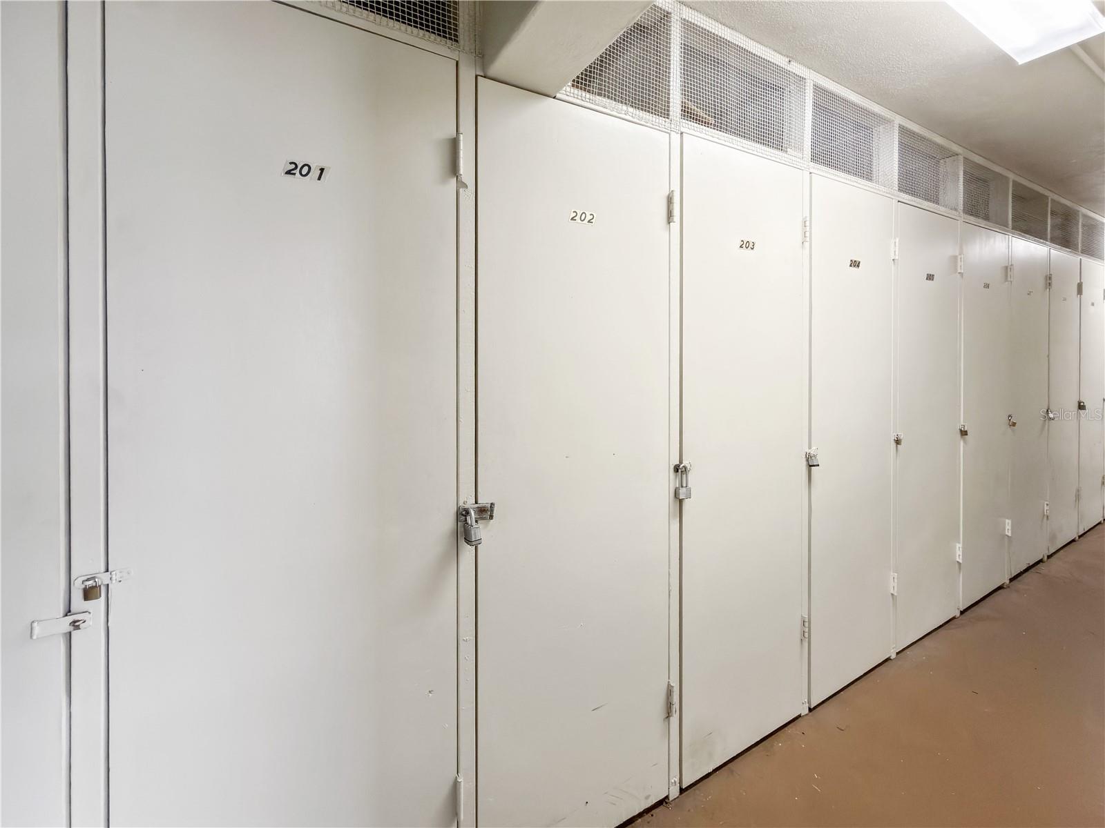 GATEWAY SQUARE APTS - Residential