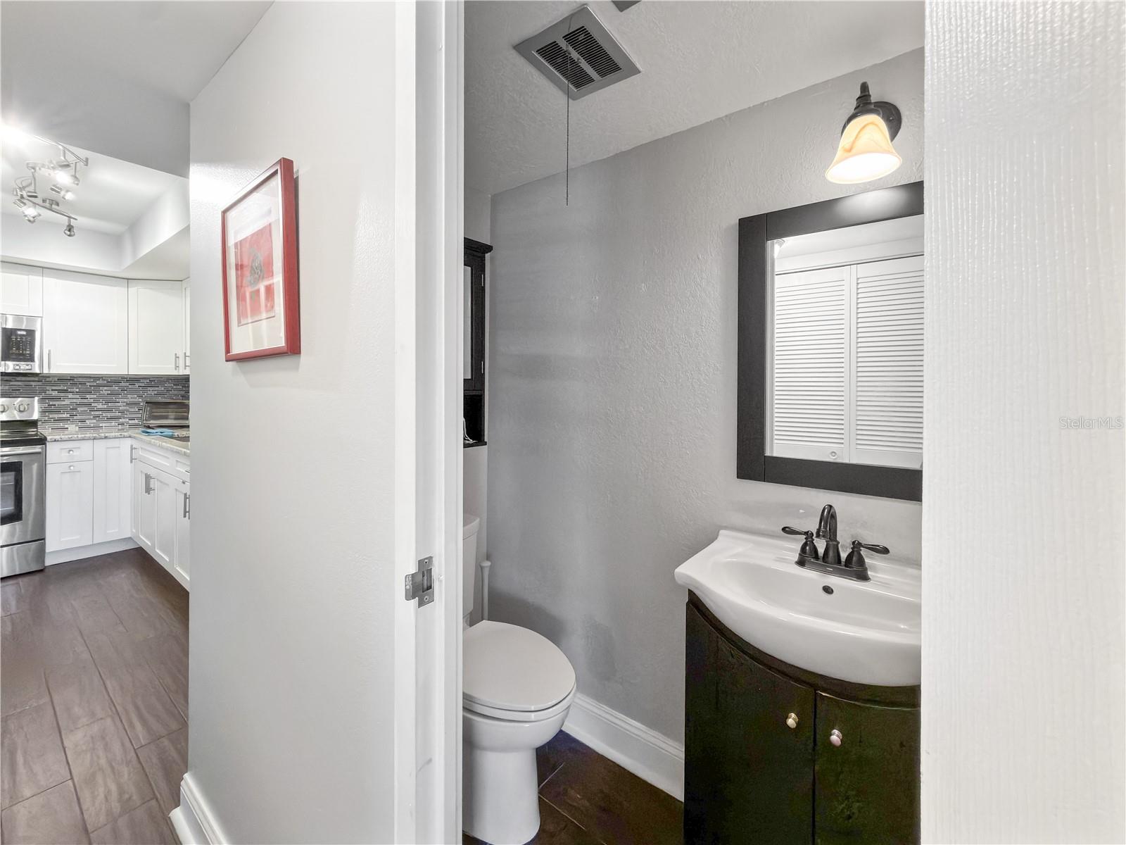 GATEWAY SQUARE APTS - Residential