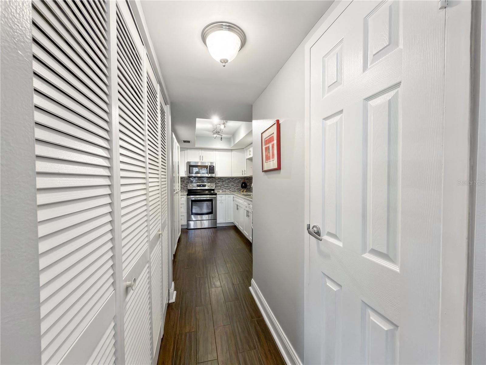 GATEWAY SQUARE APTS - Residential