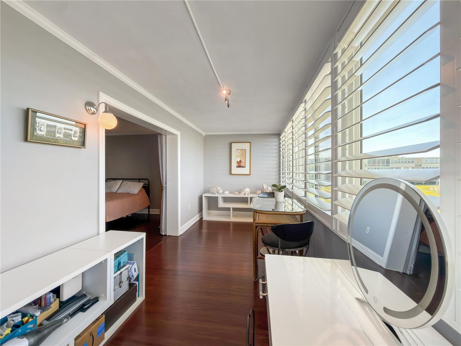 GATEWAY SQUARE APTS - Residential