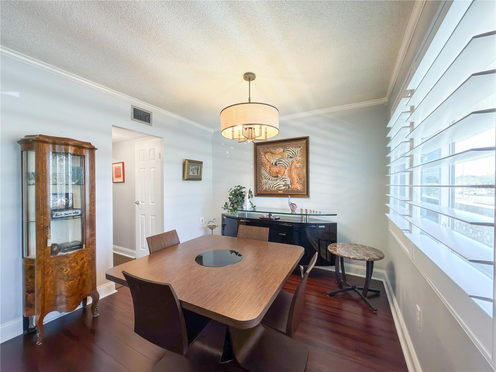 GATEWAY SQUARE APTS - Residential