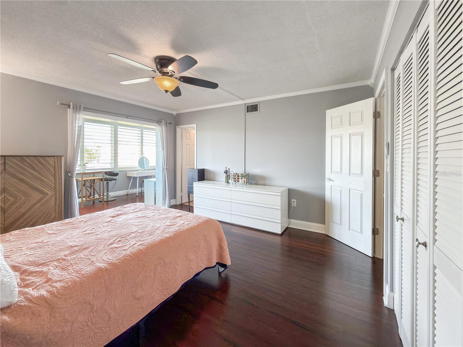 GATEWAY SQUARE APTS - Residential