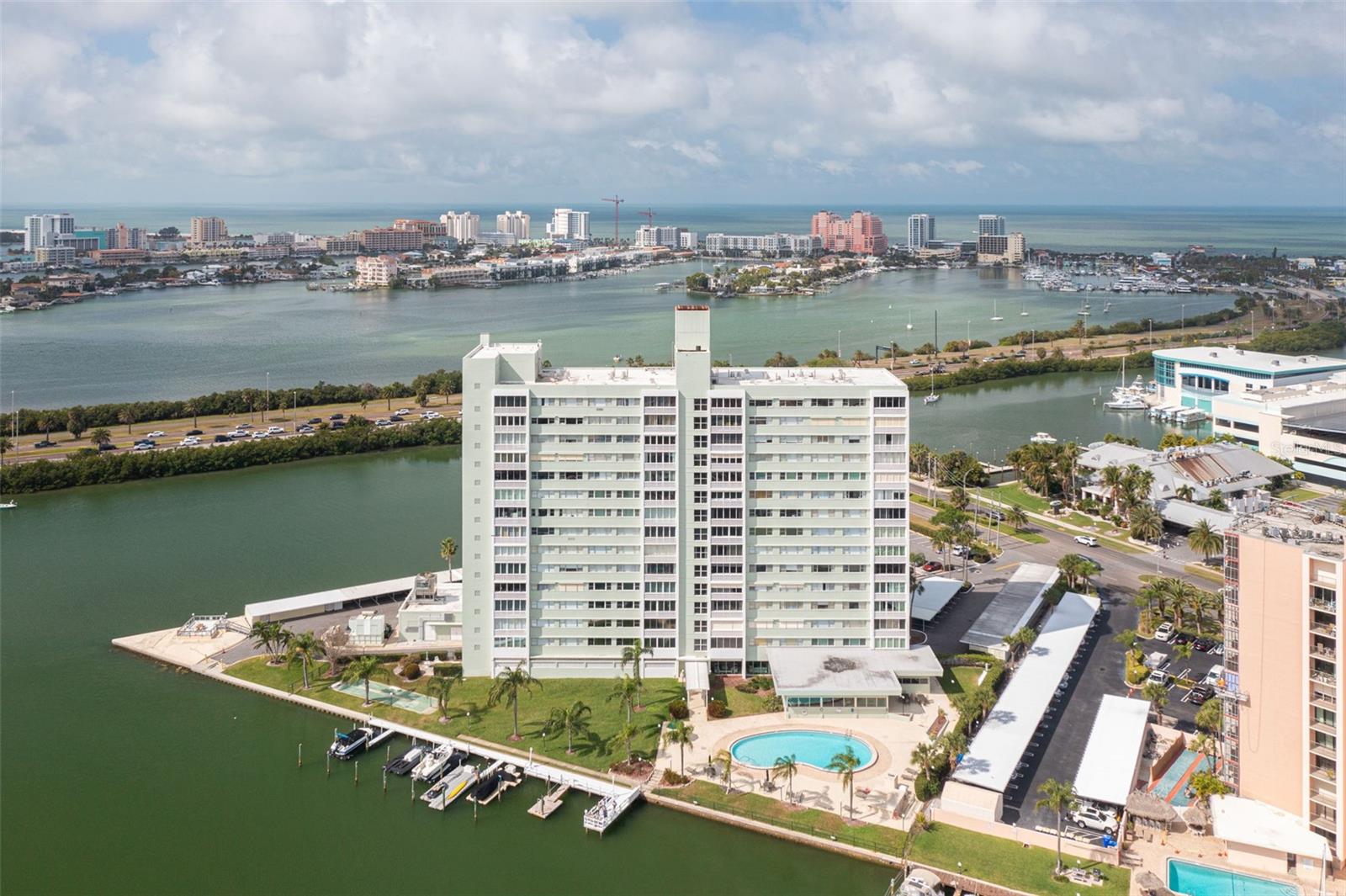 31 ISLAND WAY 502
