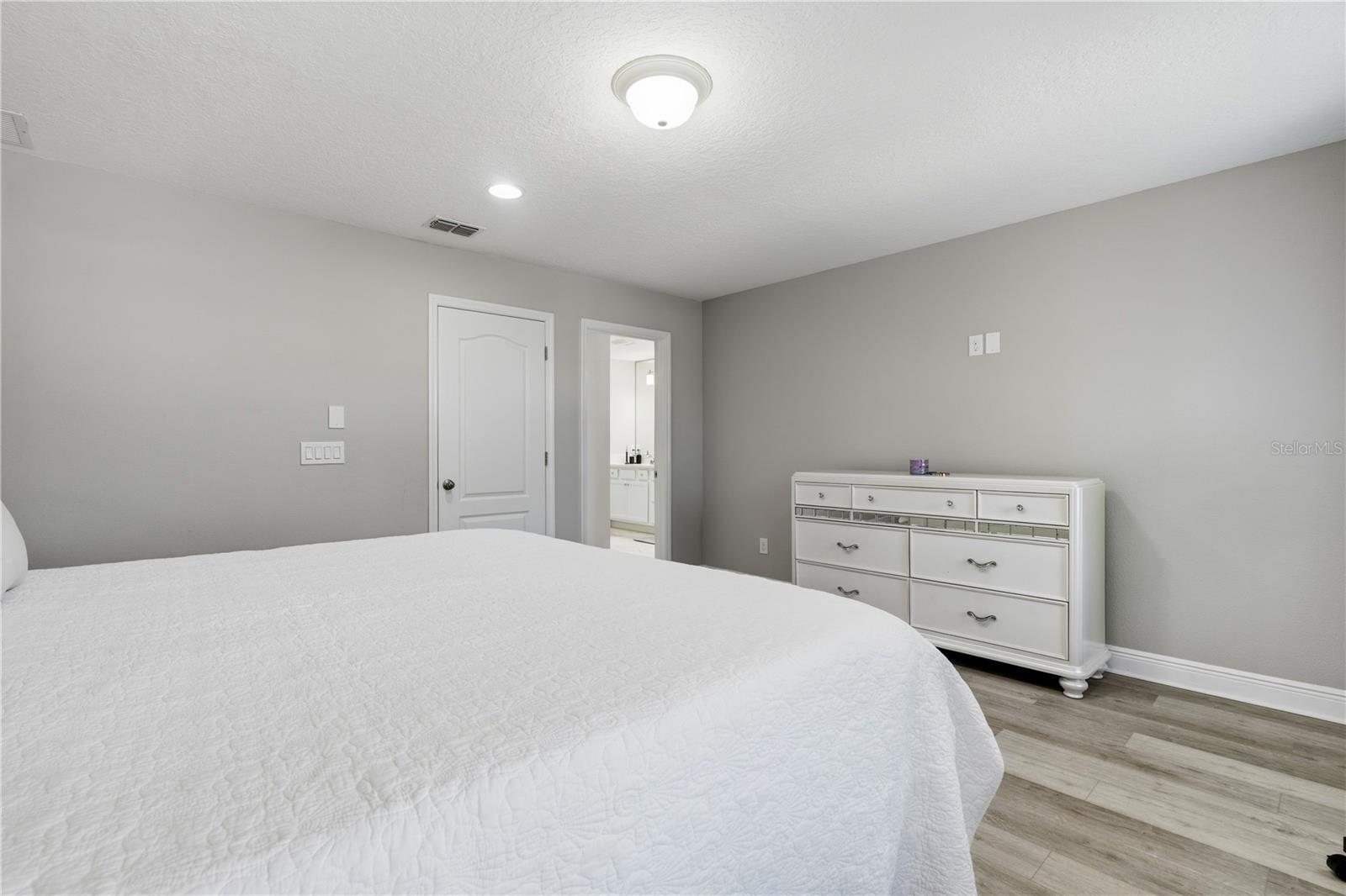 LATHAM PARK SOUTH - Residential