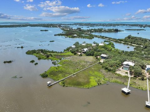 A home in CEDAR KEY