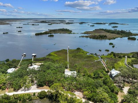 A home in CEDAR KEY