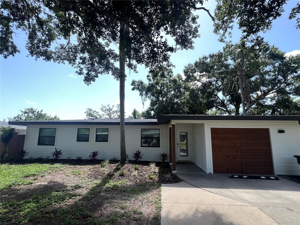 Photo of 4460 Emerald Ridge Drive, Sarasota, FL 34233 (MLS # A4654800)