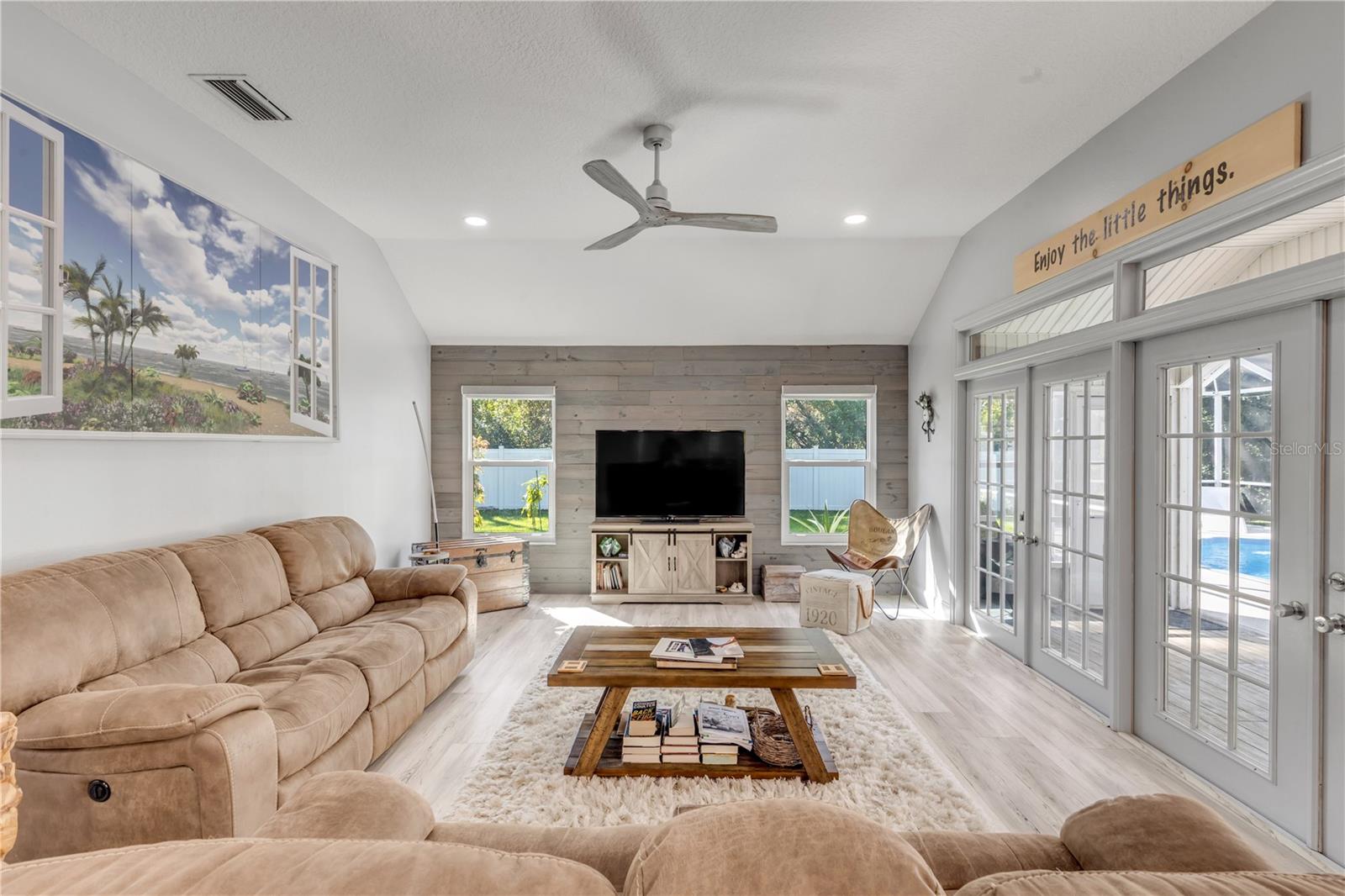 HUNTERS RIDGE - Residential