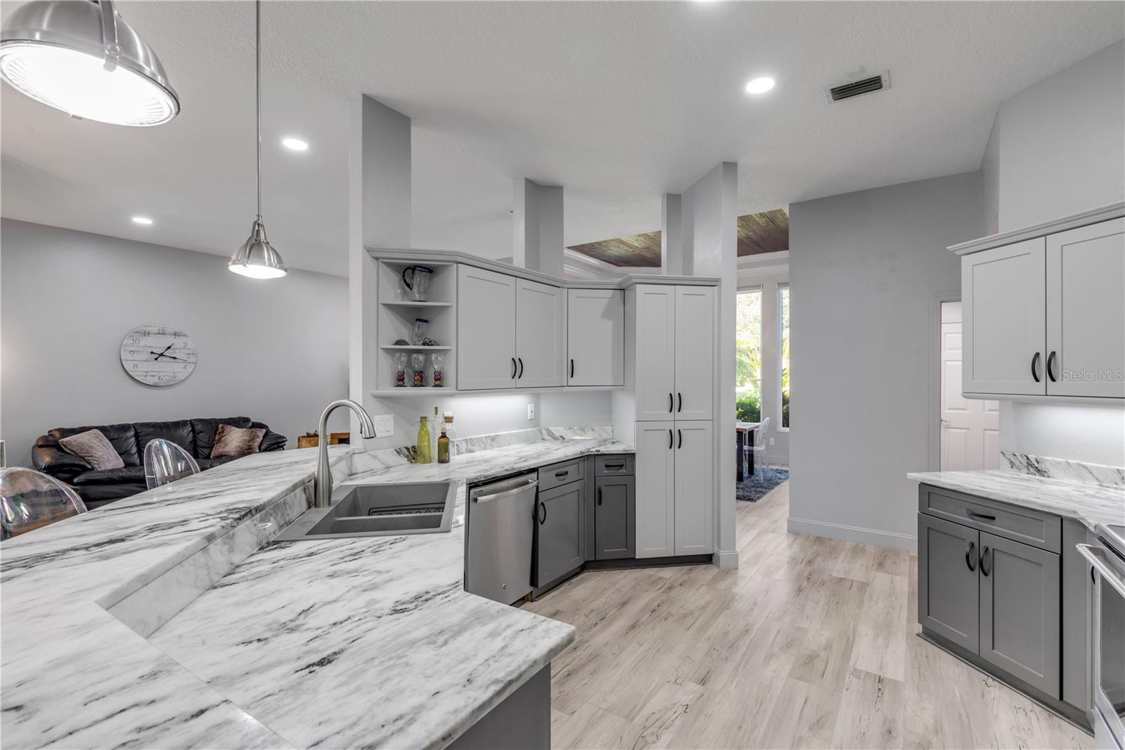 HUNTERS RIDGE - Residential