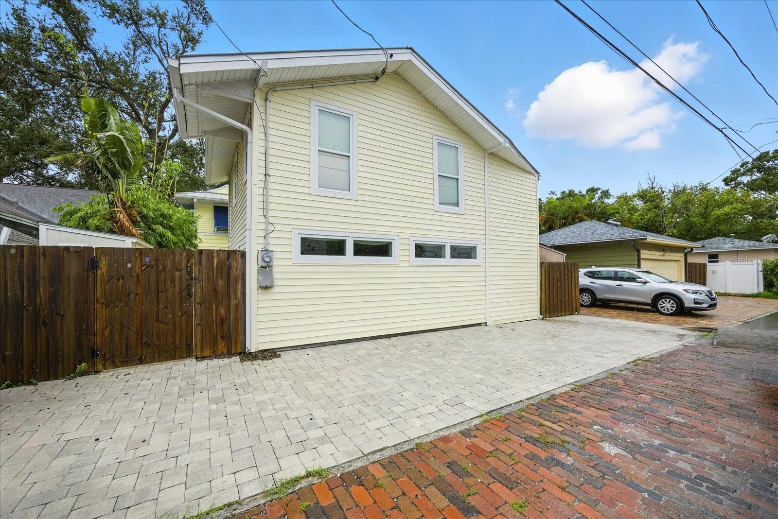 SNELL & HAMLETTS NORTH SHORE ADD - Residential Lease