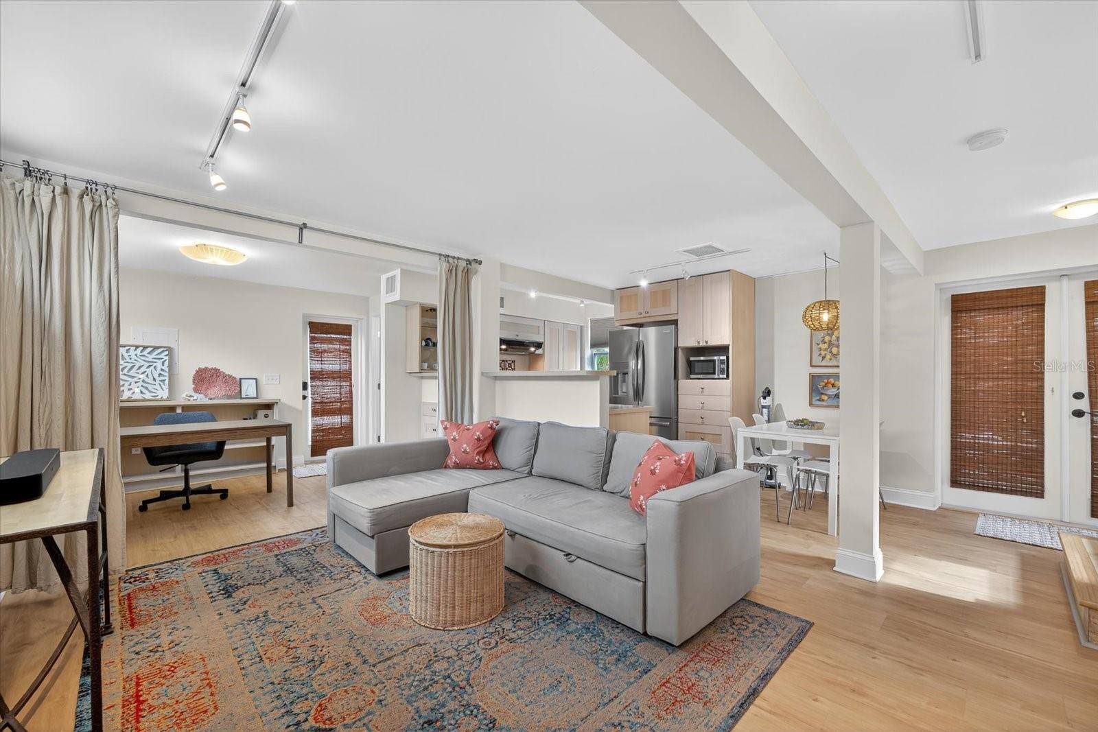 SNELL & HAMLETTS NORTH SHORE ADD - Residential Lease