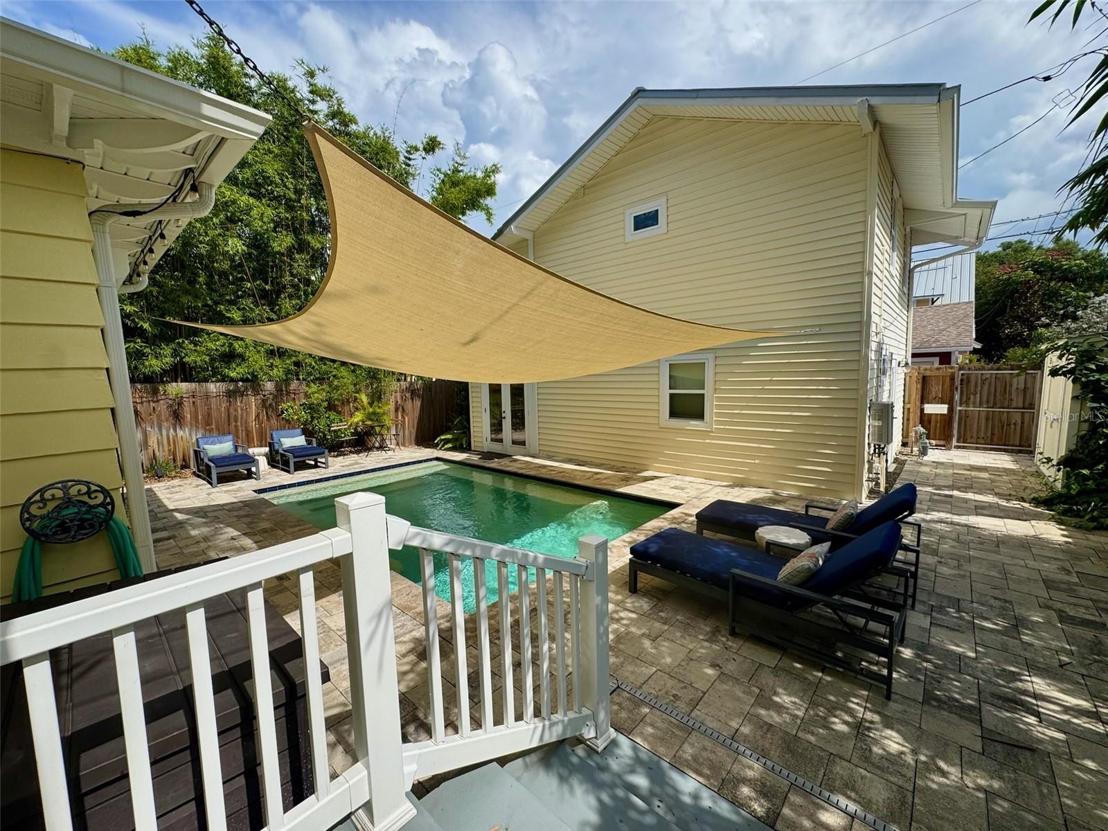 221 13TH AVENUE NE