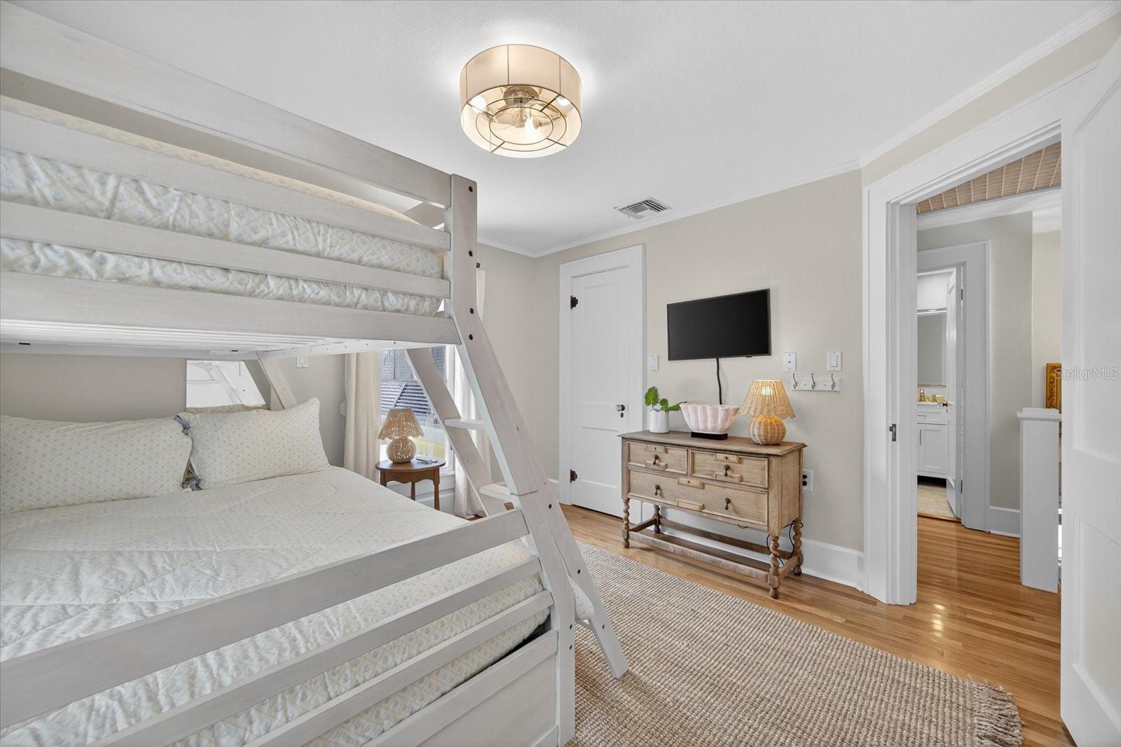 SNELL & HAMLETTS NORTH SHORE ADD - Residential Lease