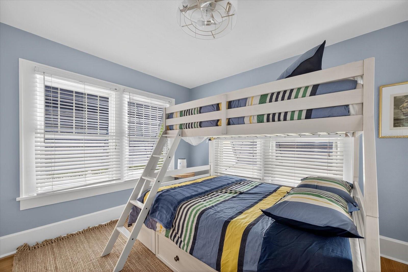 SNELL & HAMLETTS NORTH SHORE ADD - Residential Lease