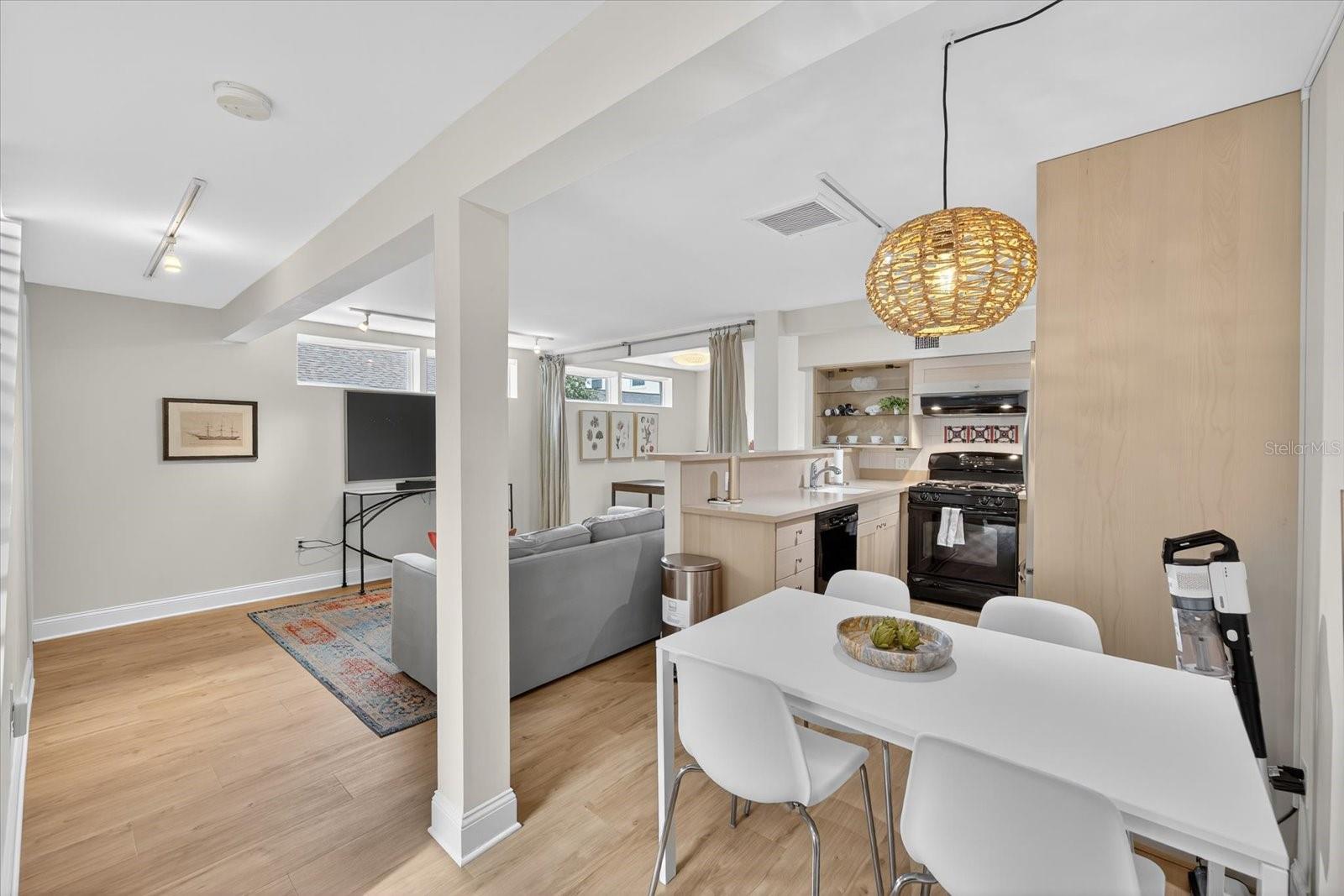 SNELL & HAMLETTS NORTH SHORE ADD - Residential Lease