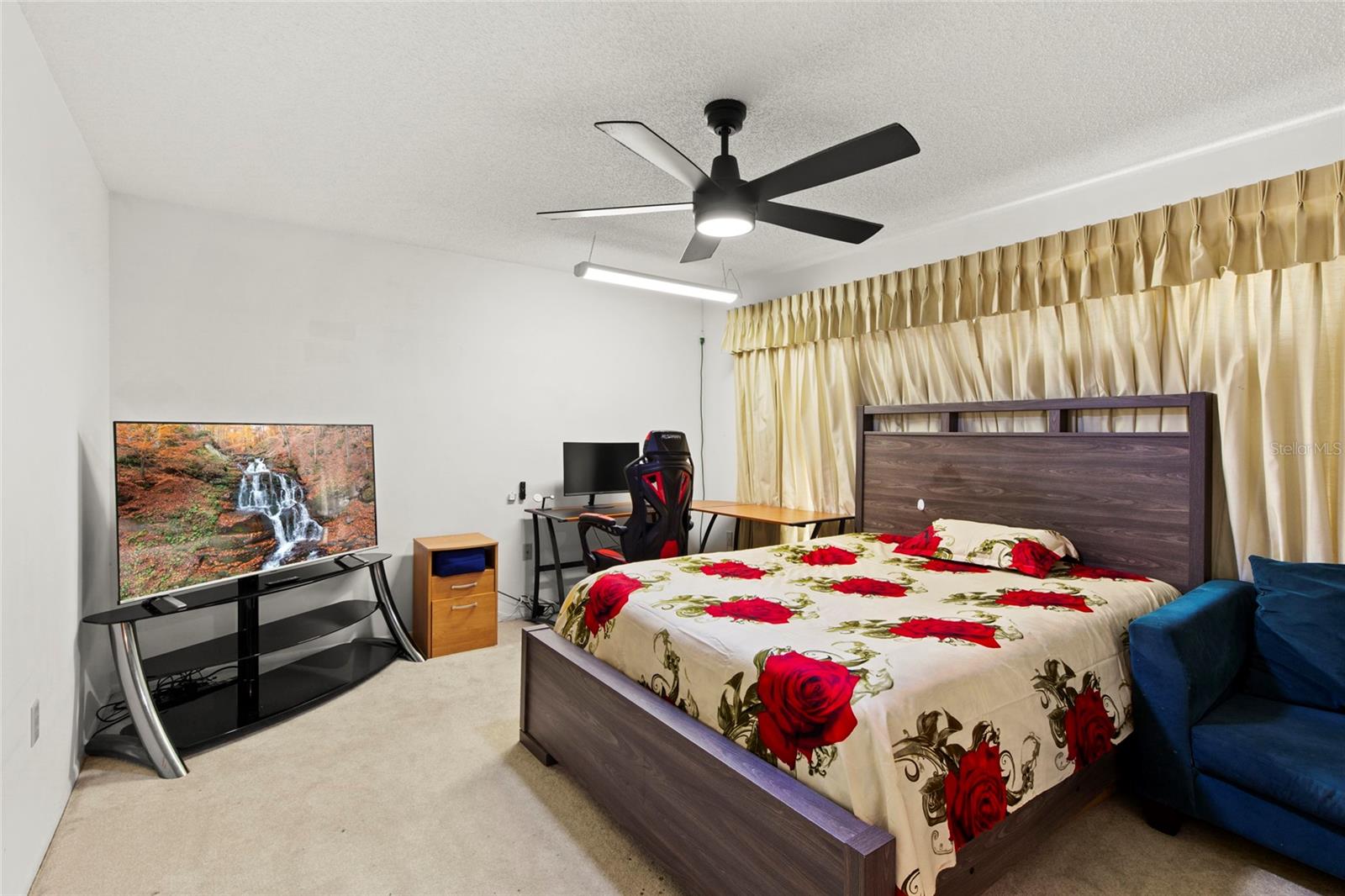 TOWN & COUNTRY ESTS - Residential