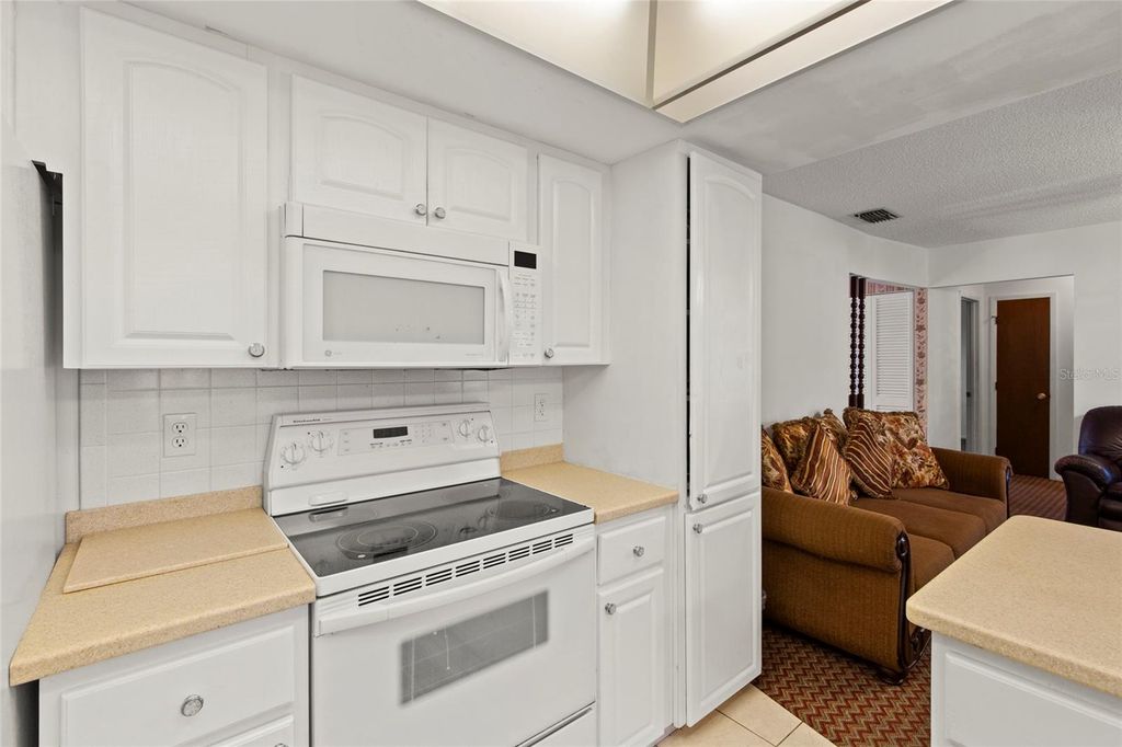 Photo of 2804 W 27th Ave Dr, Bradenton, FL 34205 (MLS # A4684143)