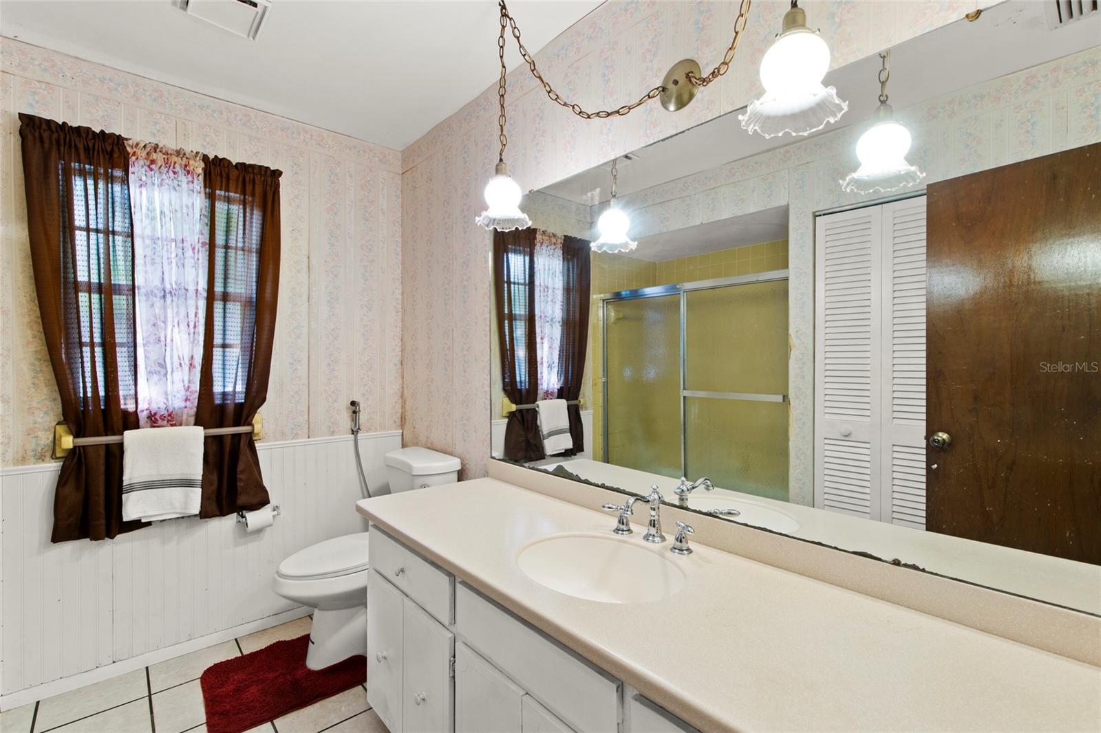 TOWN & COUNTRY ESTS - Residential