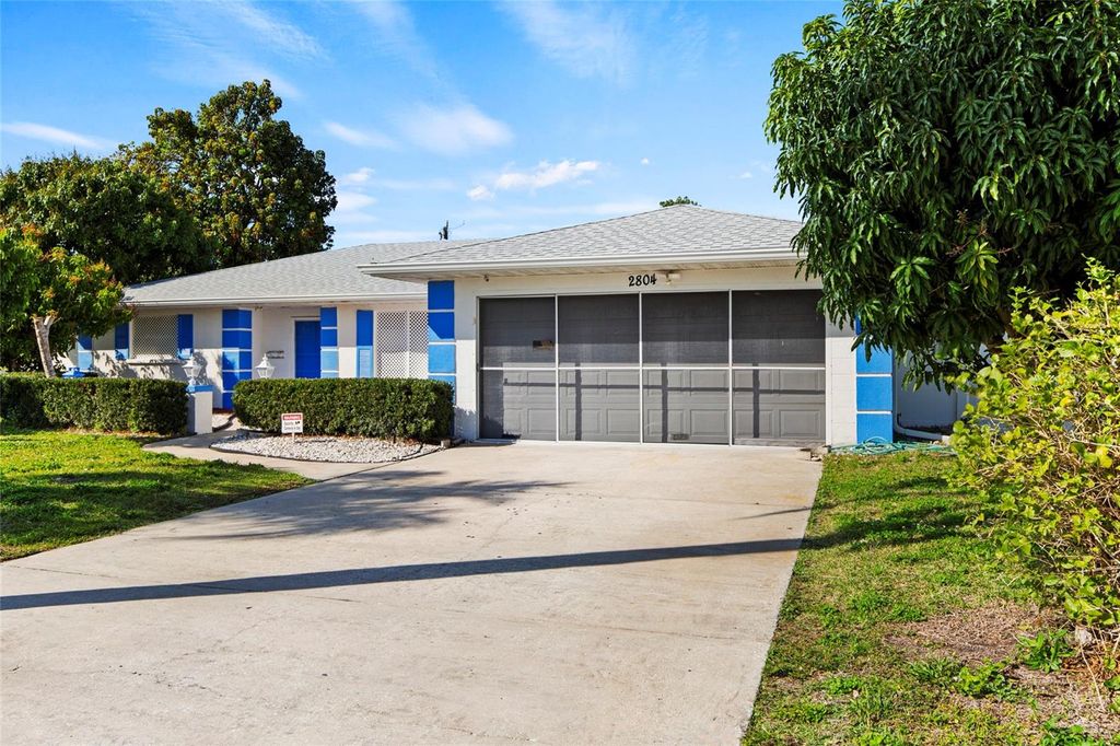 Photo of 2804 W 27th Ave Dr, Bradenton, FL 34205 (MLS # A4684143)