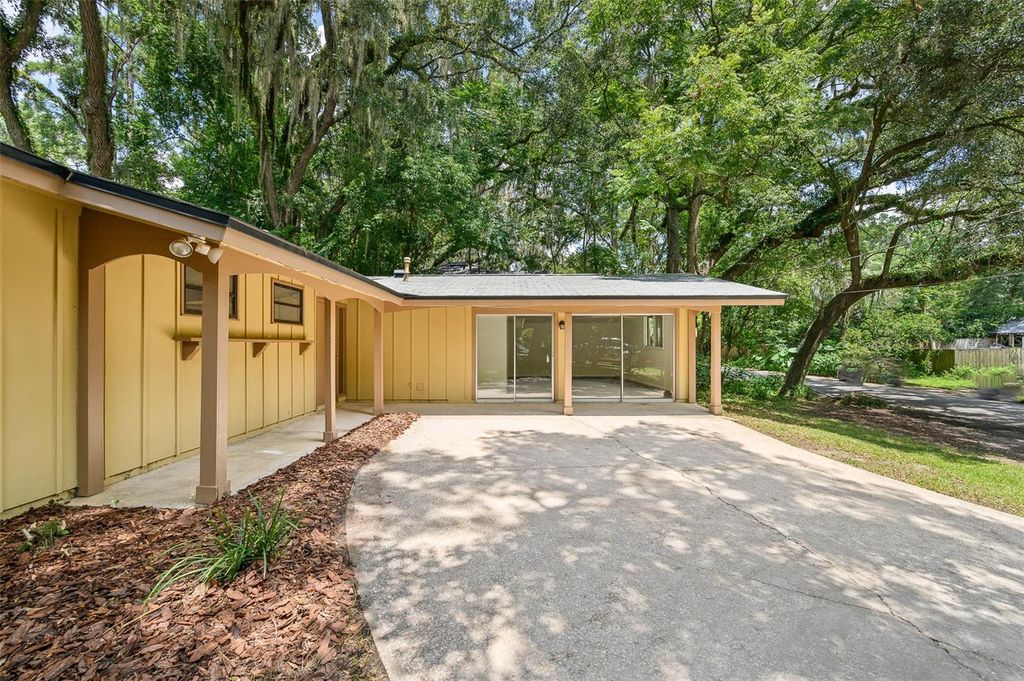 Photo of 102 NW 27th Terrace, Gainesville, FL 32607 (MLS # GC533191)