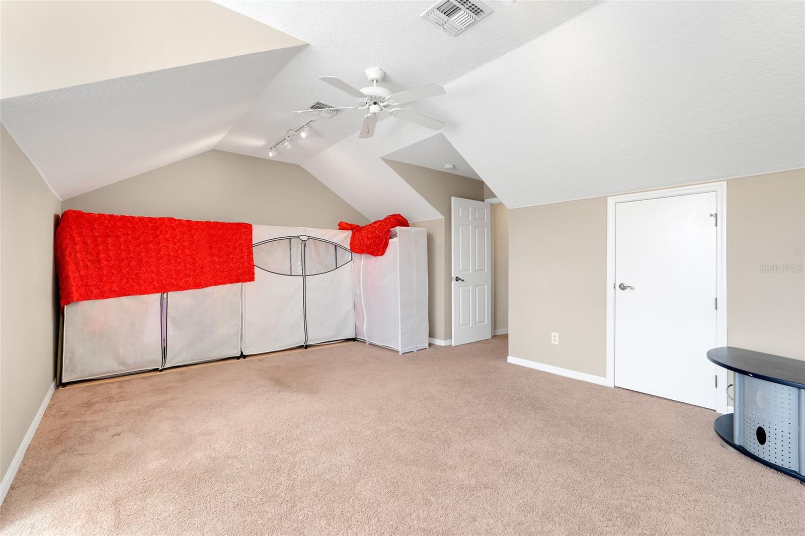 KENSINGTON PARK - Residential