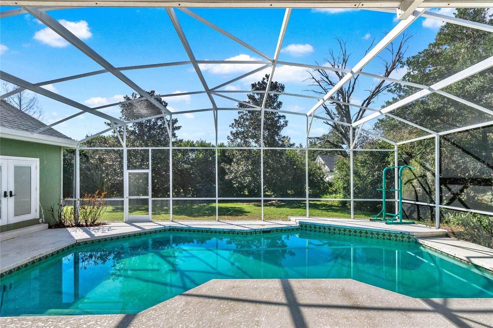 4537 WOODLANDS VILLAGE DRIVE