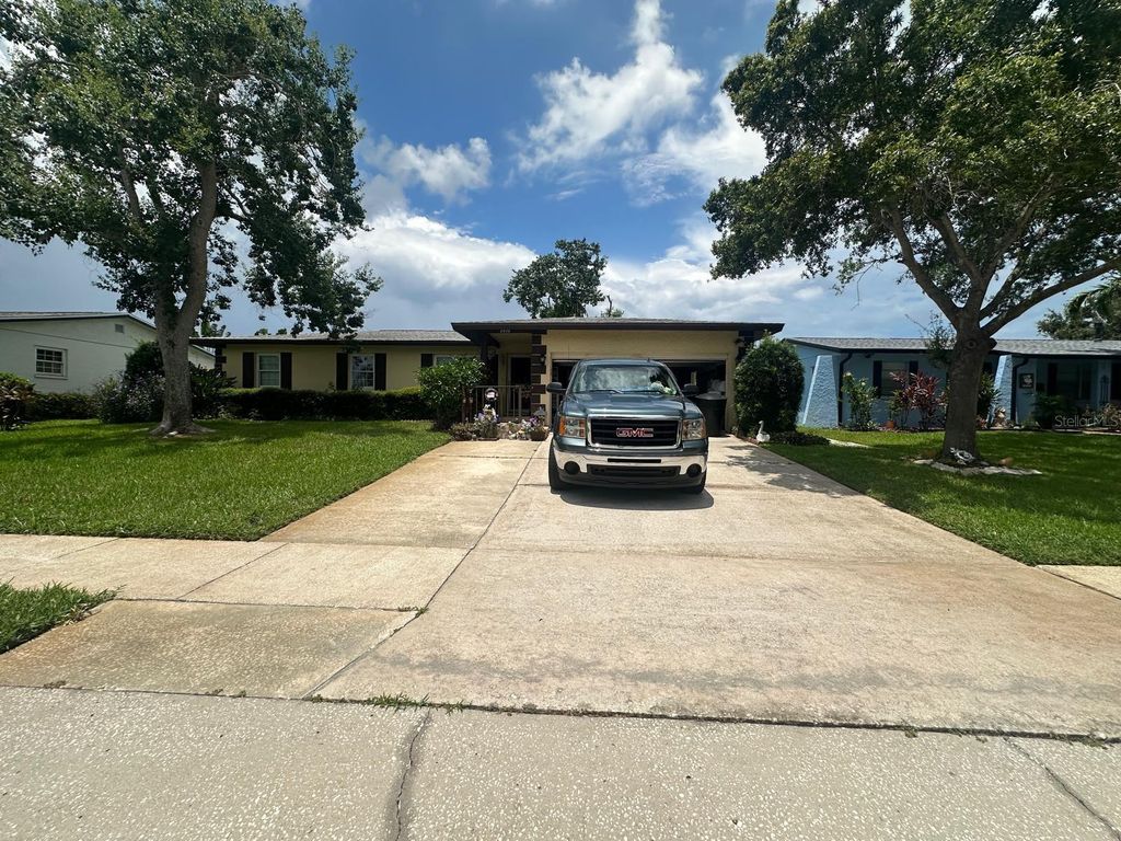 Photo of 6016 18th Street NE, St Petersburg, FL 33703 (MLS # O6352038)