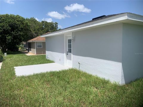 A home in LAKE WALES