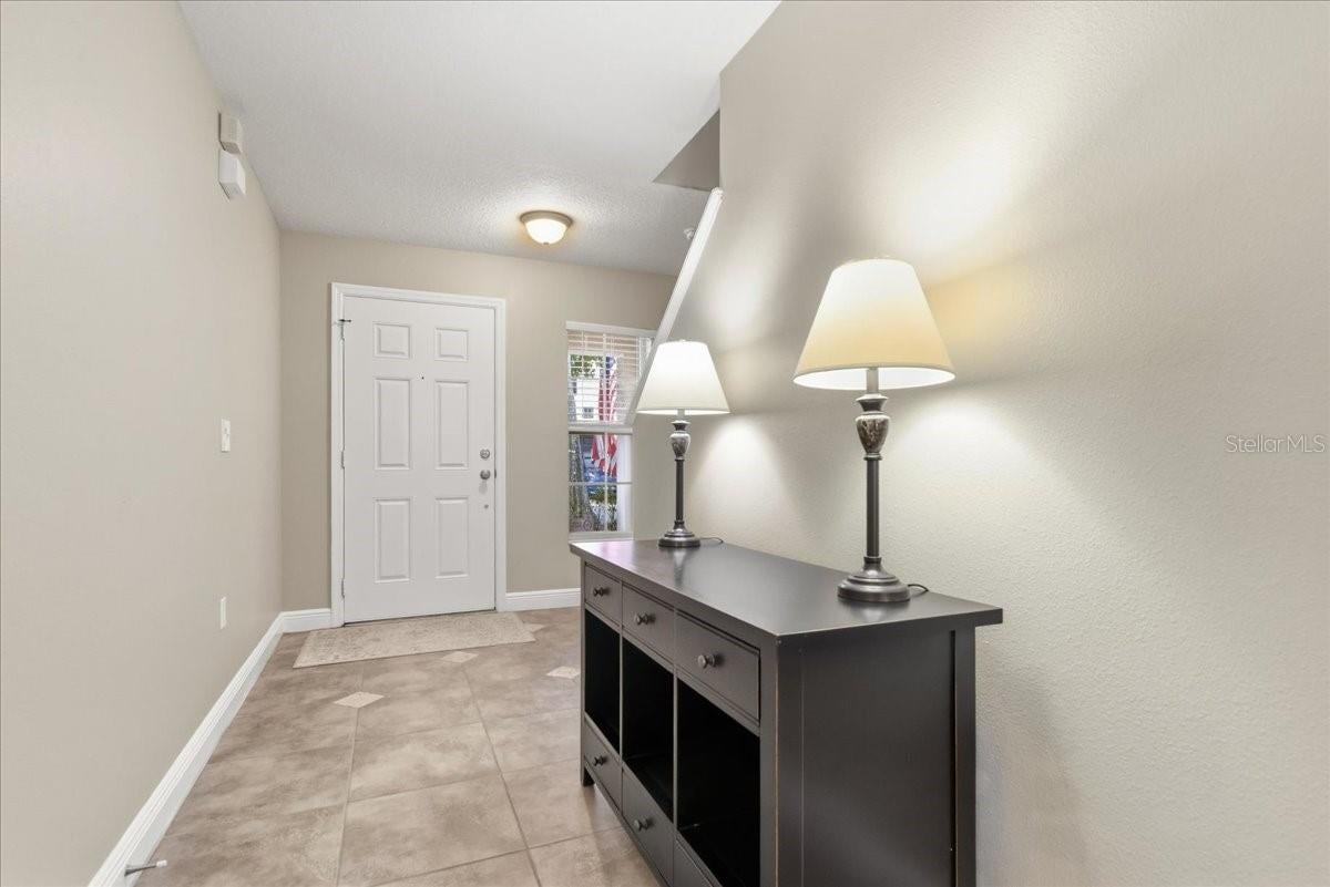 2816 CLIFFE COURT