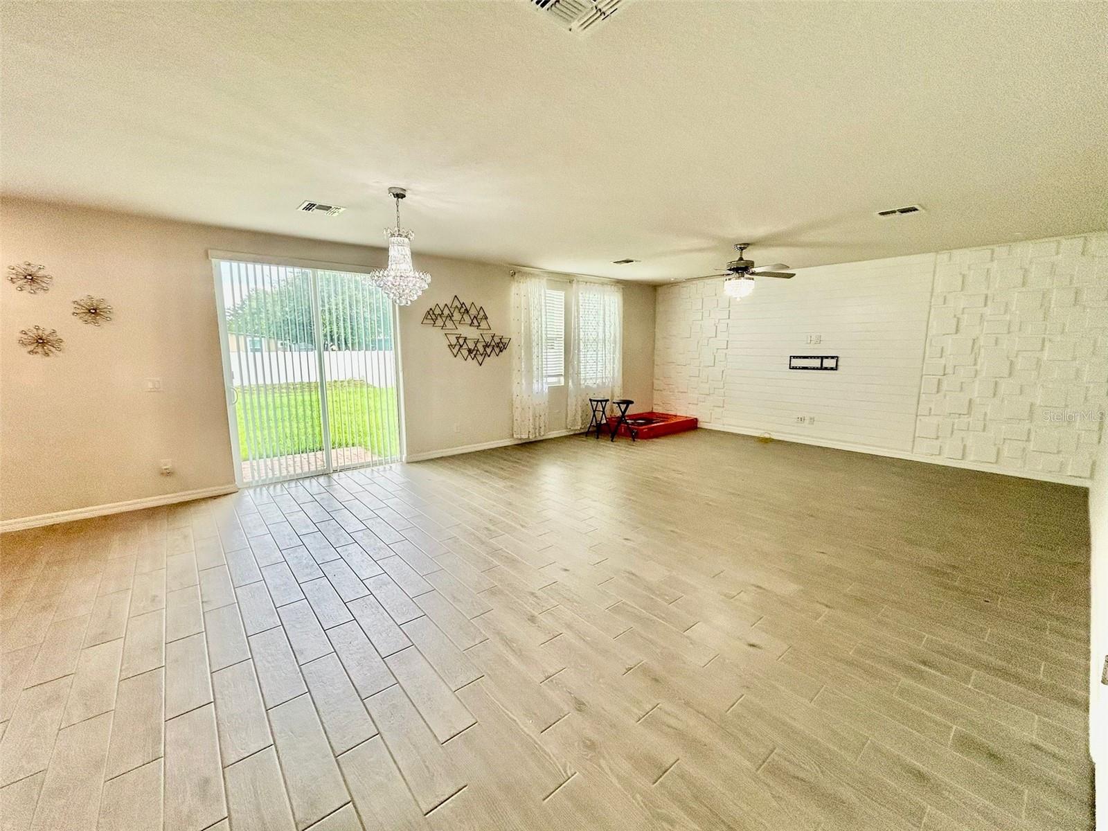 ALFORD OAKS - Residential Lease