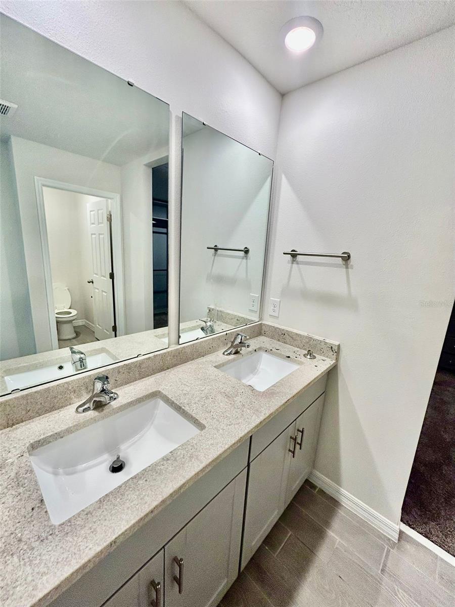 ALFORD OAKS - Residential Lease