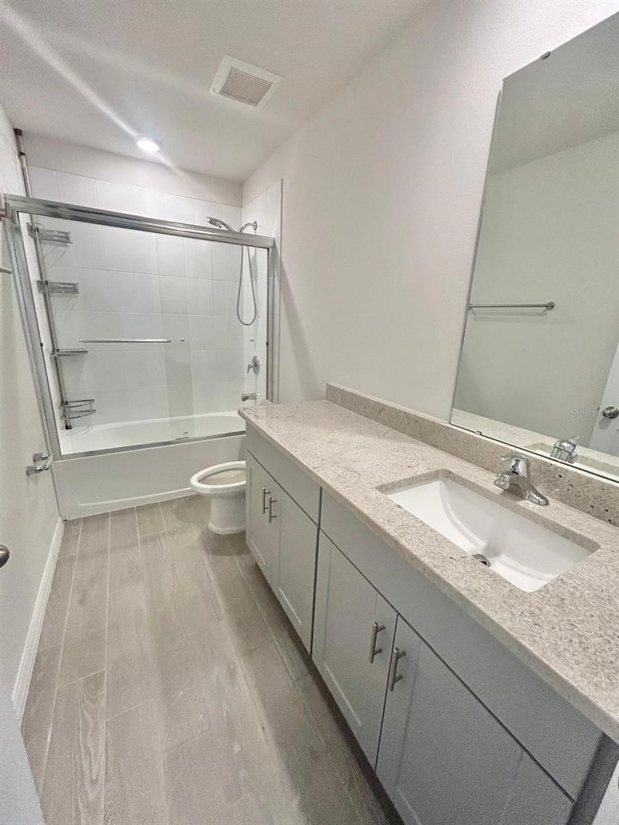 ALFORD OAKS - Residential Lease