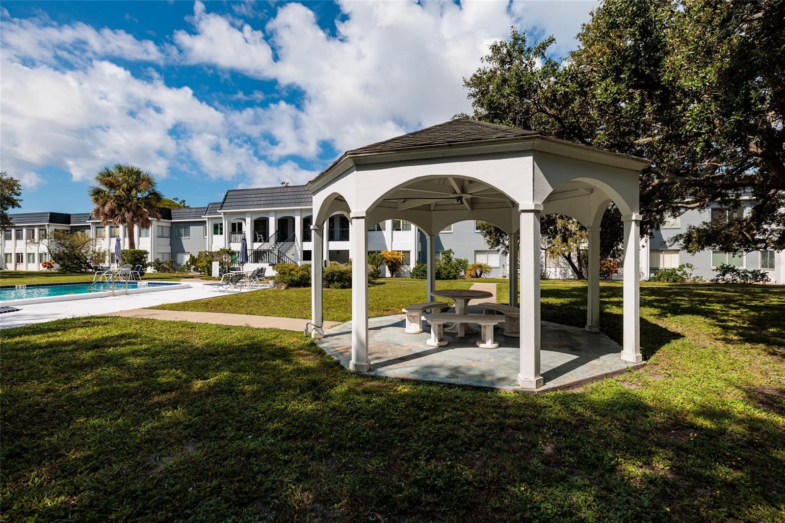 BARCLEY ESTATES - Residential Lease