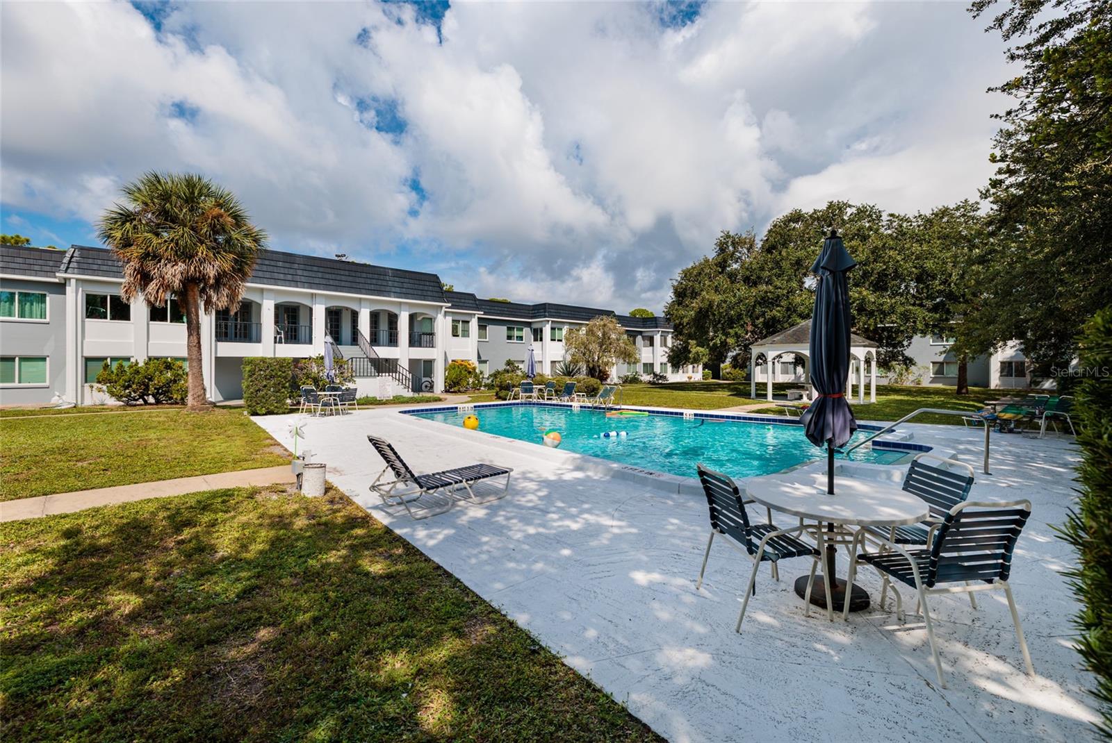 BARCLEY ESTATES - Residential Lease