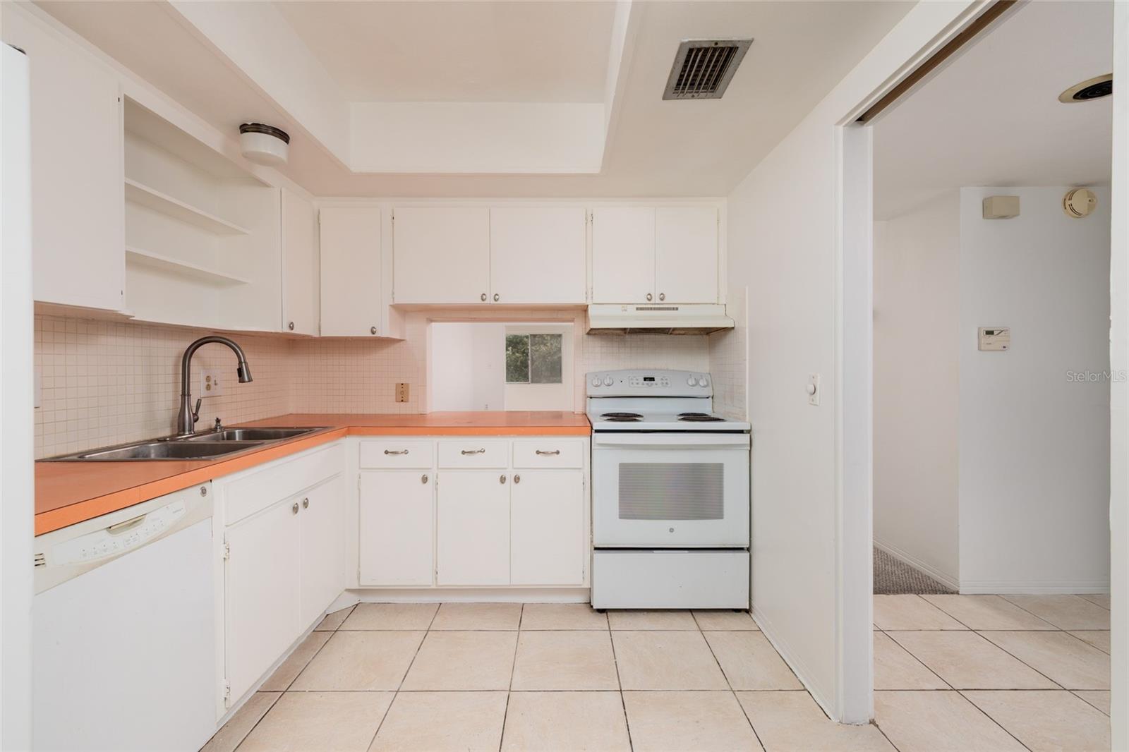 BARCLEY ESTATES - Residential Lease