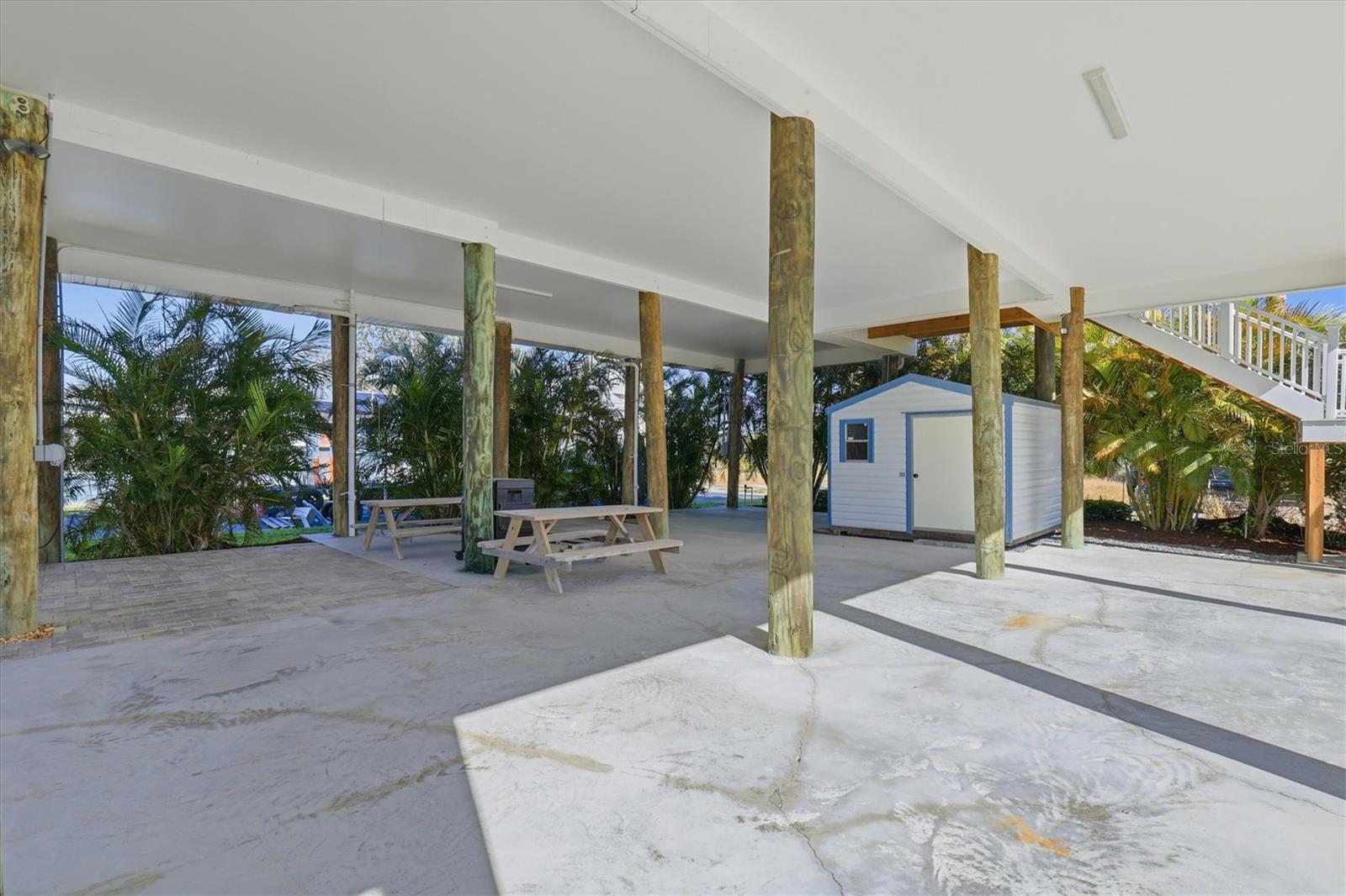 HUDSON BEACH ESTATES - Residential