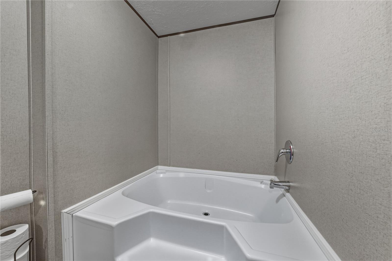 LAKE WALES ESTATES - Residential